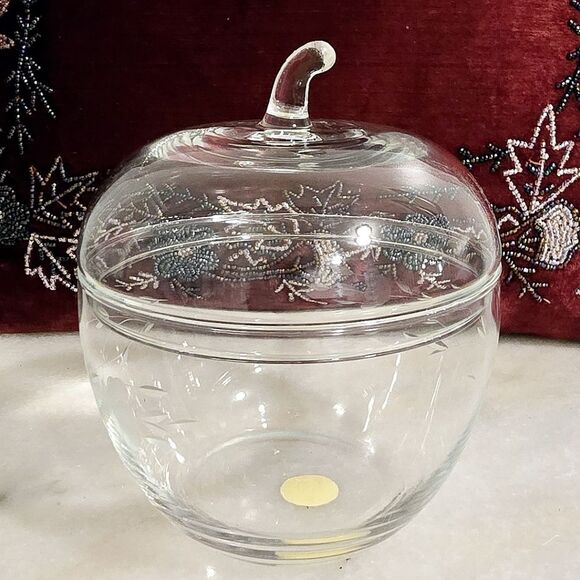 Vintage Princess House Heritage Etched Crystal Apple Candy / Nut Dish with lid - Picture 2 of 8